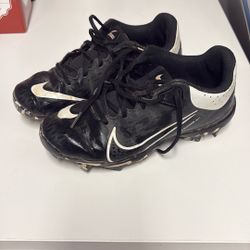 Nike Softball Cleats Size 4.5 Great Used Condition
