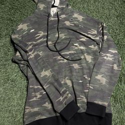 FOREVER 21 CAMO HOODIE SIZE LARGE 