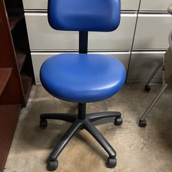 armless task chair 