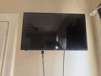 LG Flat Screen TV 32inch