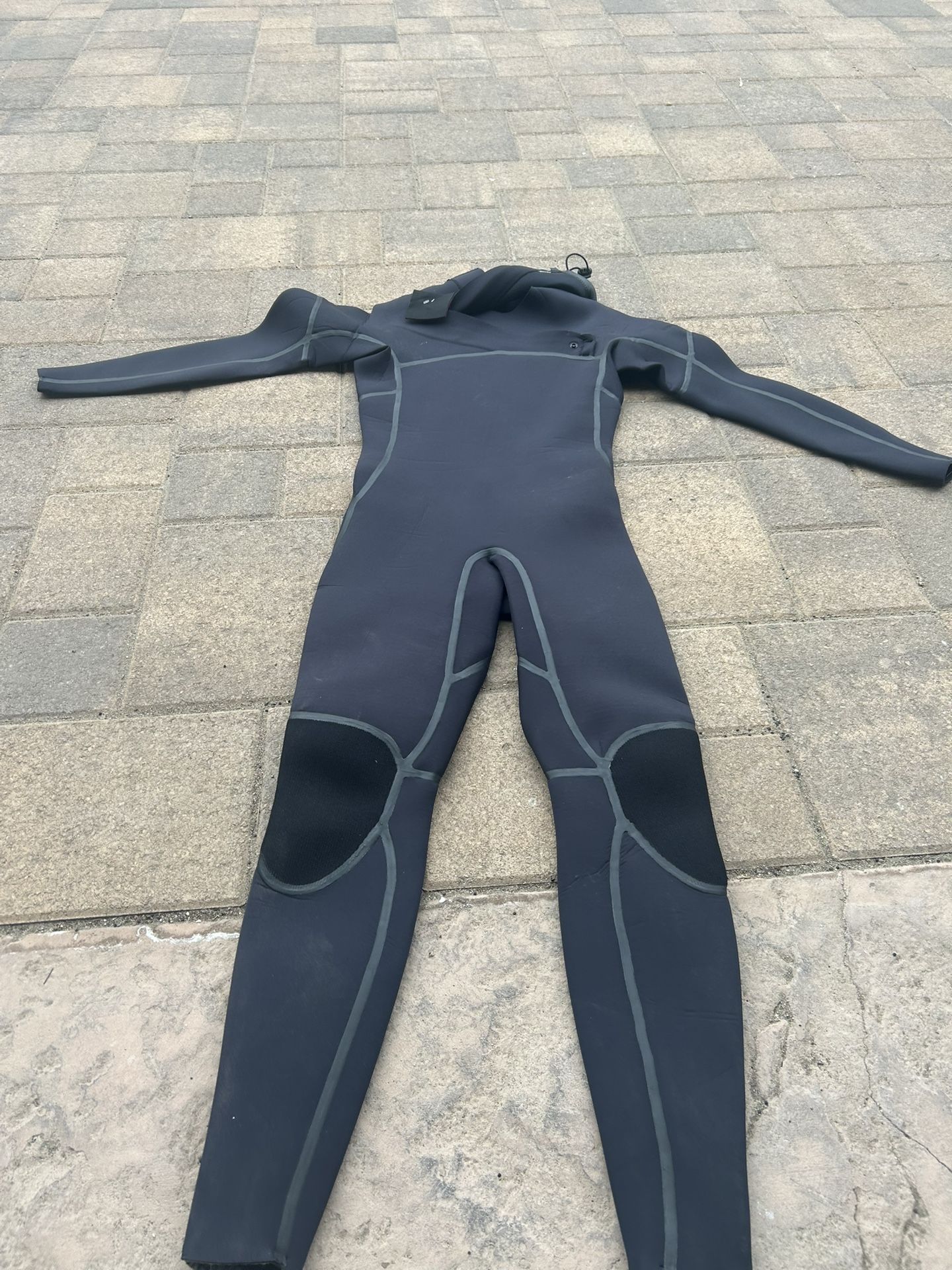 Brand new Need Essentials 3/2 Wetsuit