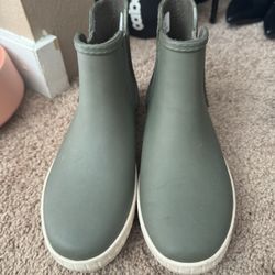 Sperry Torrent Boots