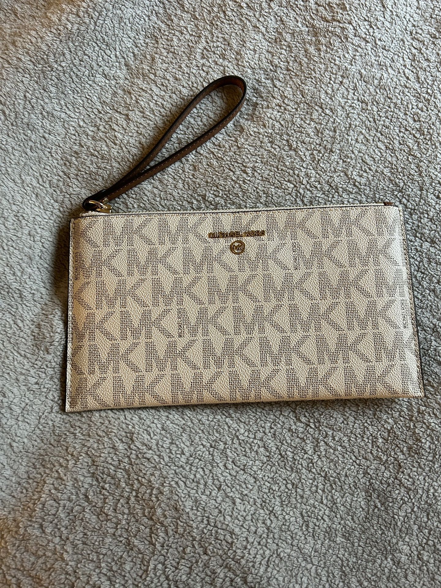 Michael Kors Wristlet 