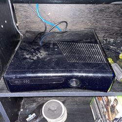 Xbox 360 Slim Plus Monitor & Games