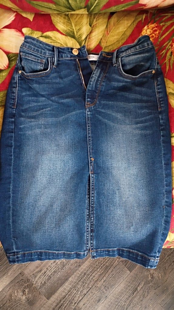 GUESS Women’s Denim Skirt – Like New