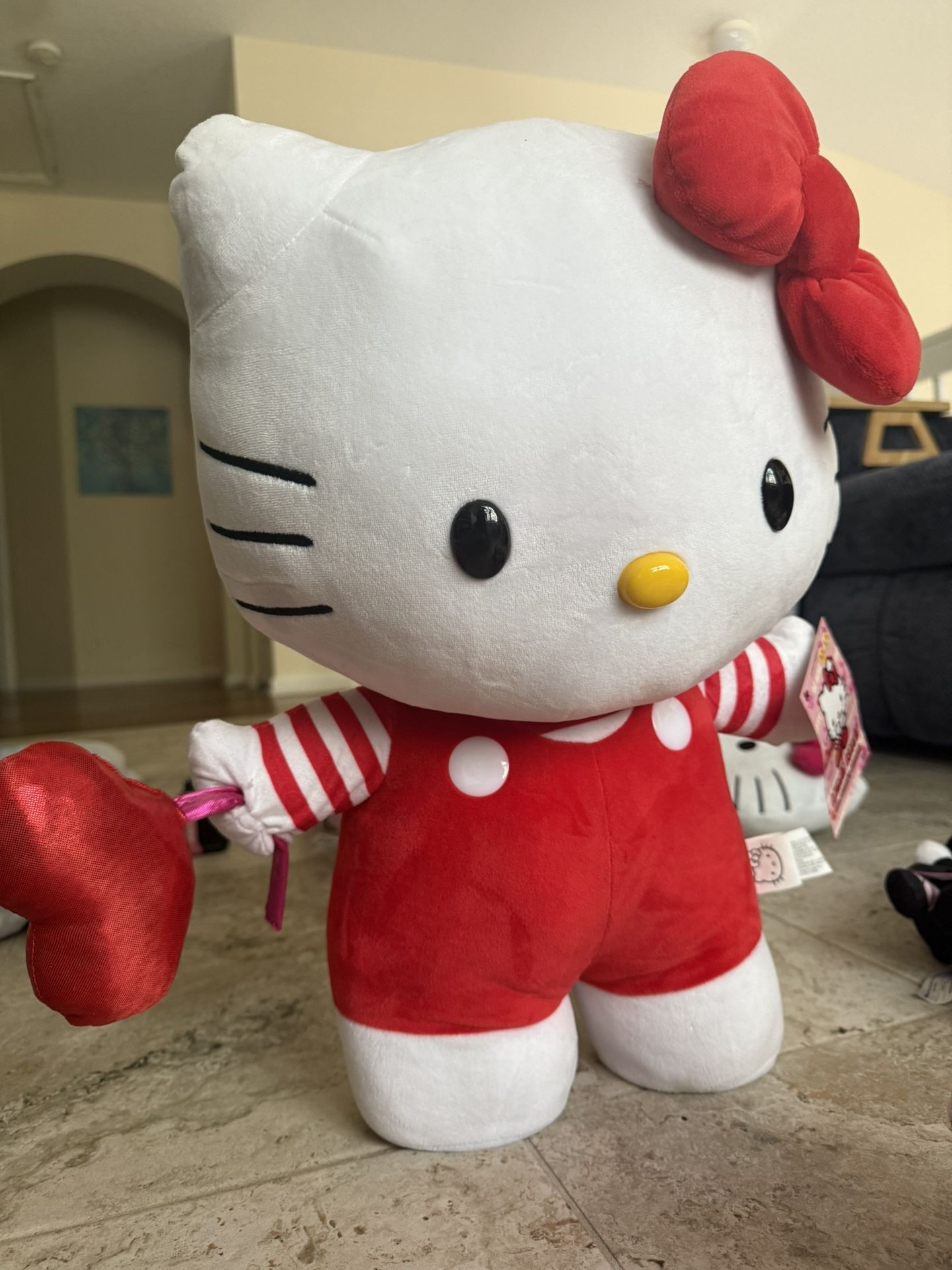 hello kitty valentine’s day greeter