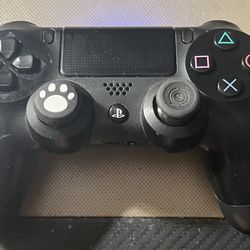 PS4 controllers