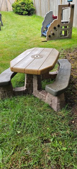 Little tikes picnic table