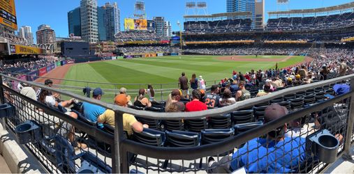 1-Padres vs Mets Field Level tickets Sec 124 Sunday