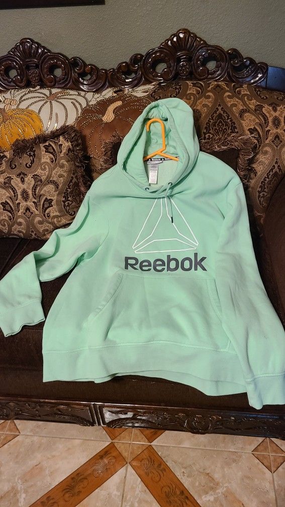 Reebok Sueter Solo Se Uso 1 Bes