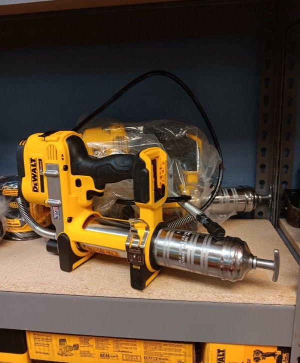 Battery Operated Dewalt Grease Gun Tool Only DeWalt 20V Max