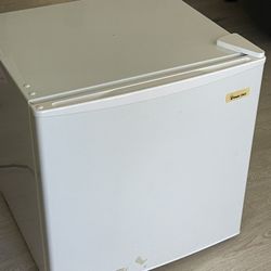 Mini Fridge - Sell For Parts (NOT WORKING)