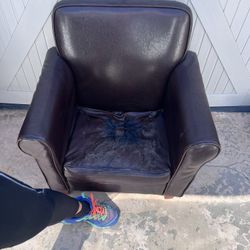 Dog Bed or kids sofa couch, synthetic leather needs upholstery cushion, made out Wood 🪵 four legs all in great condition. needs a seat Cushion.