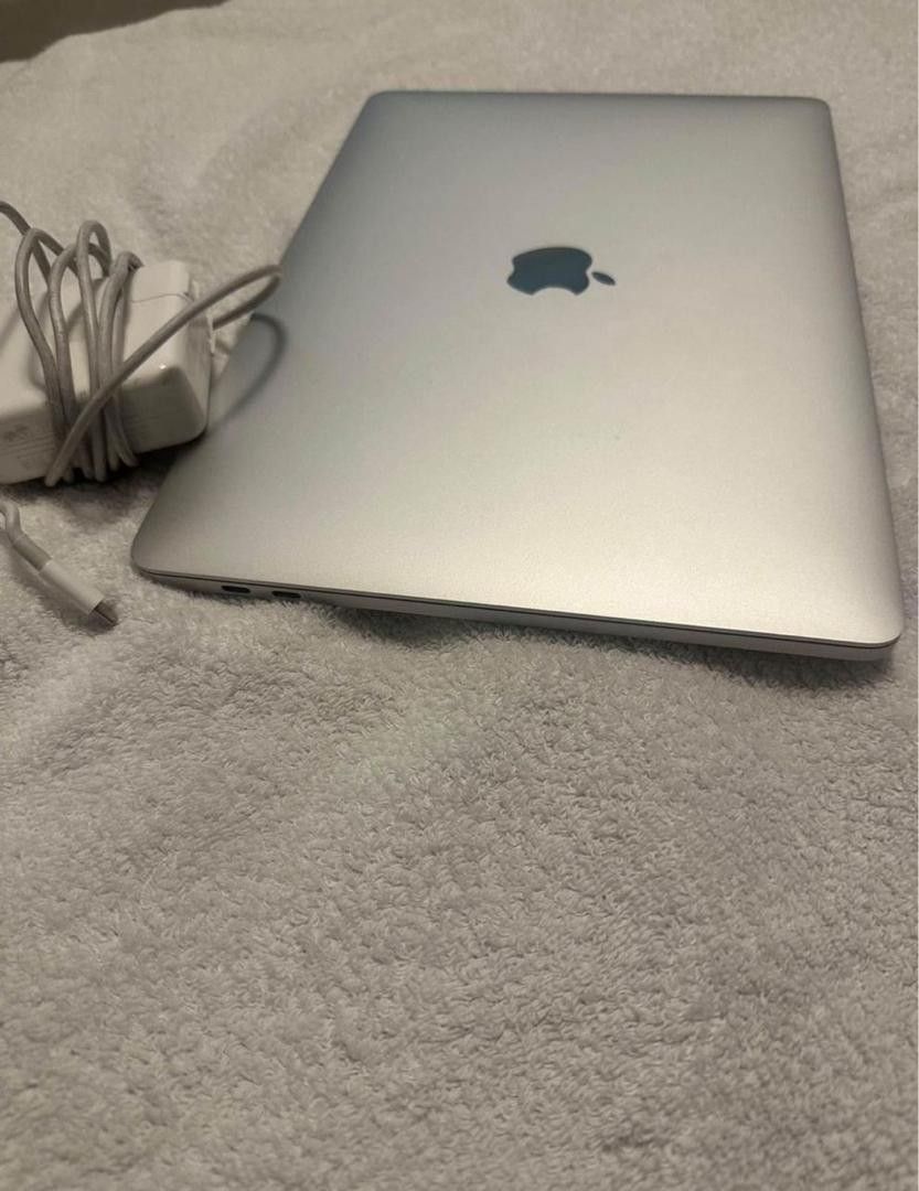 MACBOOK PRO