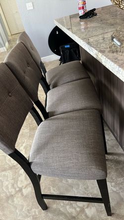 4 chairs table or counter top