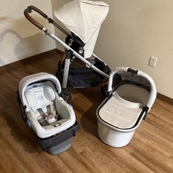 Uppababy Vista stroller and car seat and Bassinet 