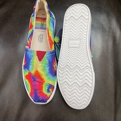 TOMS Shoes Size 6