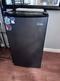 Midea 3.3 mini fridge