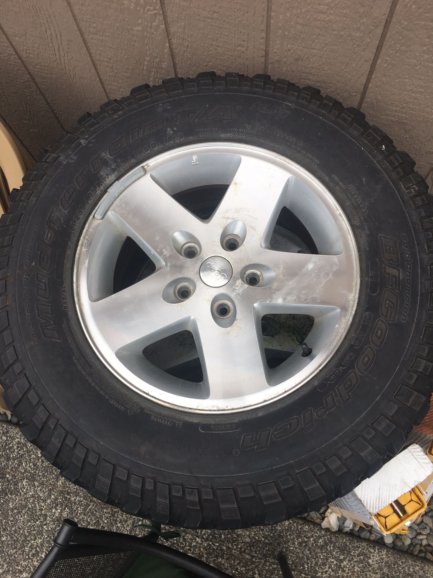 Jeep 5 aluminum wheels and tires