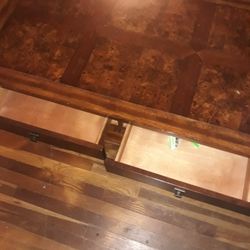 Beautiful Coffee And End Table.