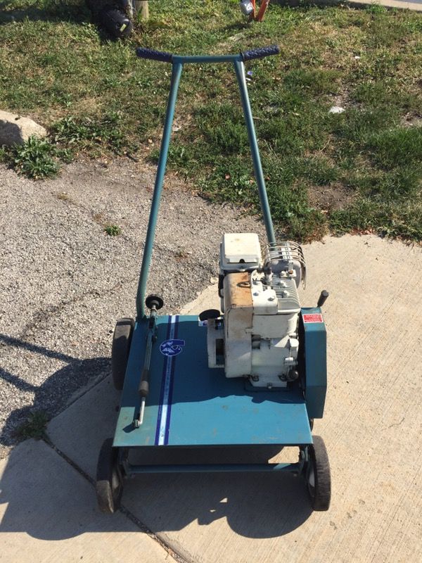 Bluebird Lawn Comber F-20 5 HP power rake thatcher