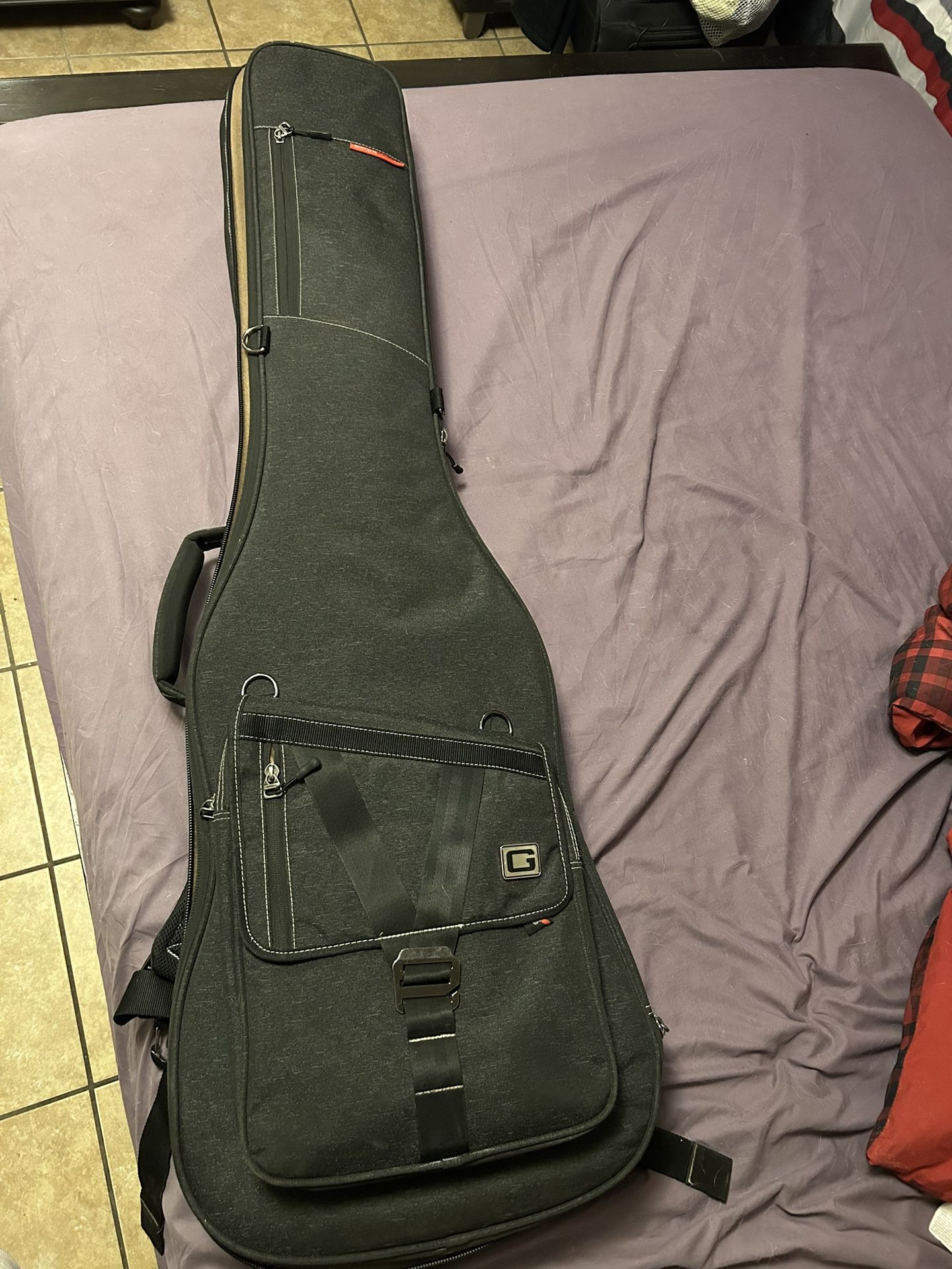 Bajo Schecter 6 Cuerdas.