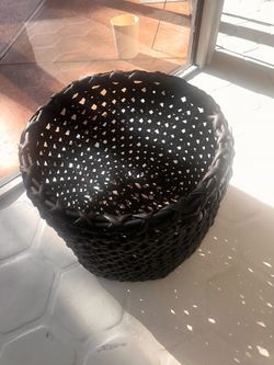 LARGE BLACK FLOOR BASKET
