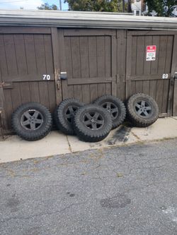 Jeep Wrangler rims and tires but only one of the tires are good.