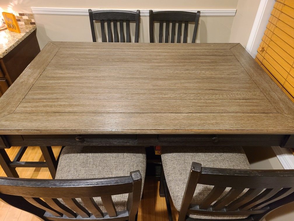 Ashley Furniture Tyler Creek Dining Table Set