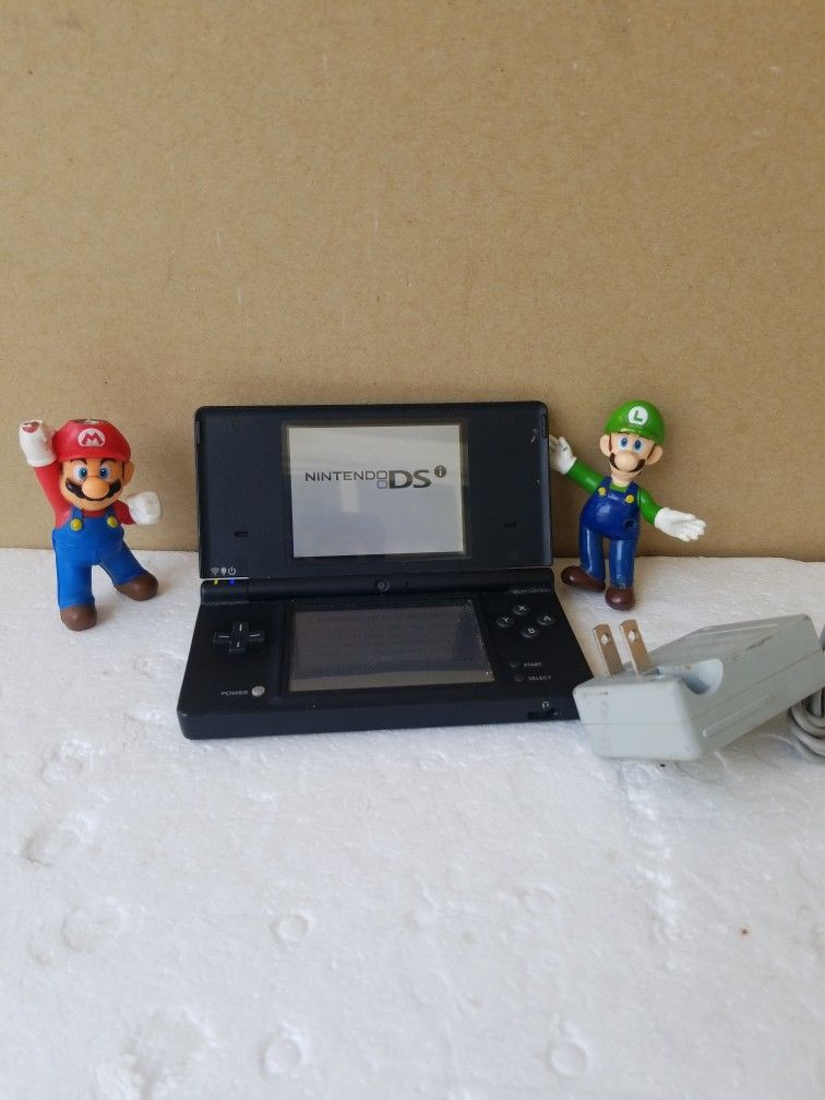 DS (i) BEUTIFUL Black CONSOL original WITH Charger INCLUDED