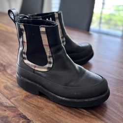 Burberry shoes / boots (kids) 