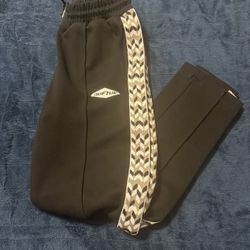 Ouftur Pants Size Small (Fits Like A Medium)