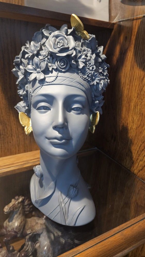 Goddess Statue $25