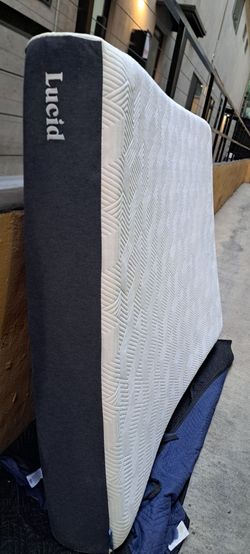 Queen Size Lucid Memory Foam Matttress.