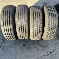 195/65R15 Michelin Defender Tires