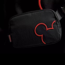 Disney x Lululemon black Everywhere Belt Bag with Loop Mickey Outline Graphic Strap #loungewear #running  New Disney x lululemon Everywhere Belt Bag 1