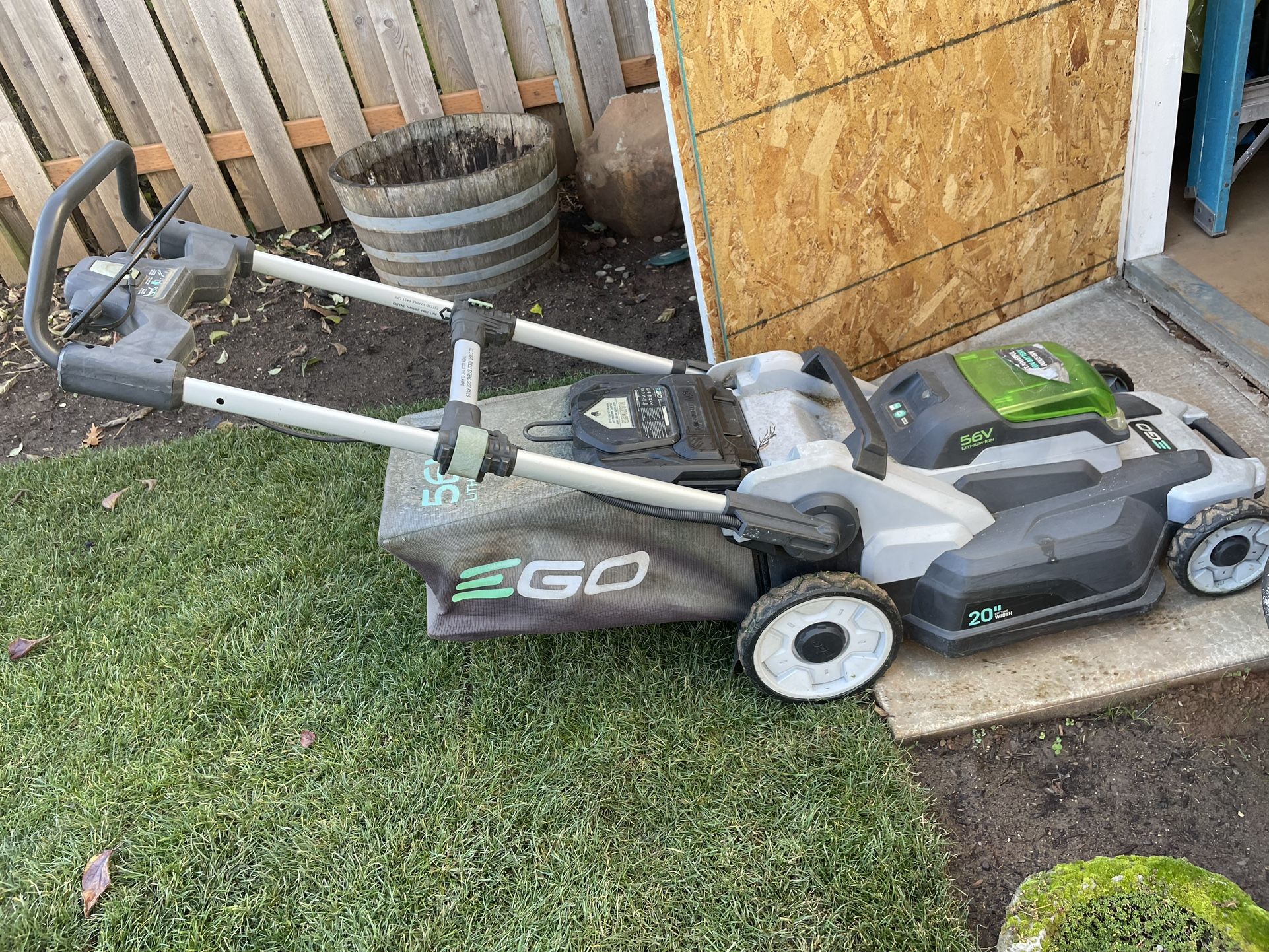 Electric lawn mower