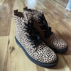 Women’s Cheetah/Leopard Print Boots Size 8