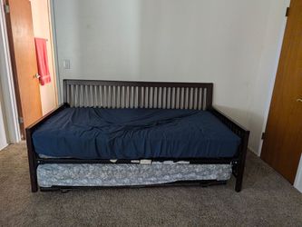 Twin sized day bed and trundle