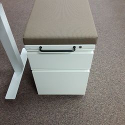Mobile Pedistal File Cabinet With Cushion Top