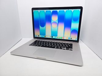 Apple MacBook Pro 15.4" Laptop with Retina Display