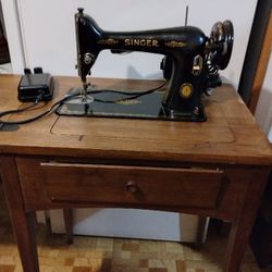 50s Singer Sewing Machine - Model ( See Pictures)