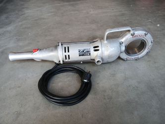 Ridgid pipe threader set 1/4" to 2" with 700 and Tristand
