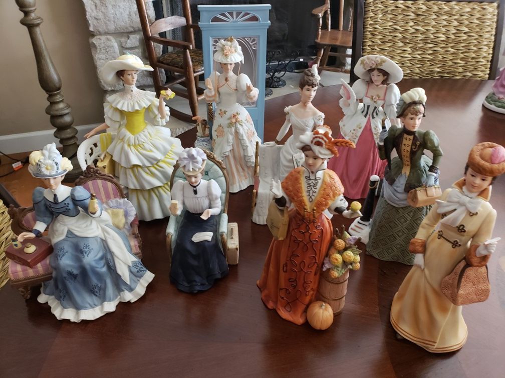 Avon Mrs. Albee Figurines
