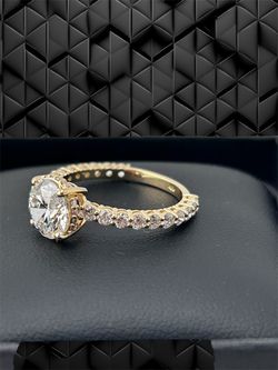 Round shape Diamond yellow gold ring 💍