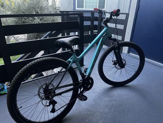 Schwinn 27.5 Female Comp