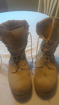 Vibram boots size 10 tan