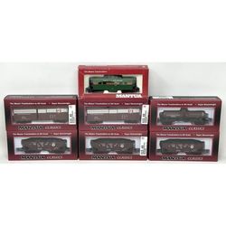 7pc Mantua Classics HO Scale Mixed Train Car Lot