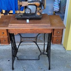 1902 Singer Sewing Machine and Table