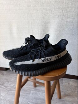 Yeezy Boost 350 V2 Oreo size 9.5
